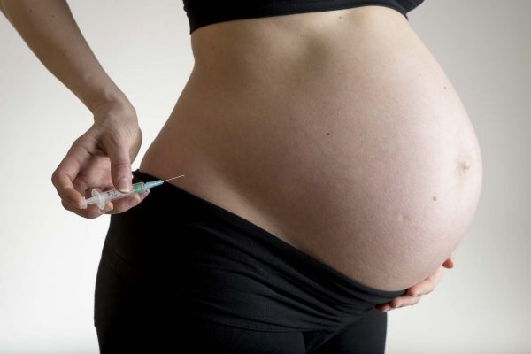 Pregnant woman making self-injection
